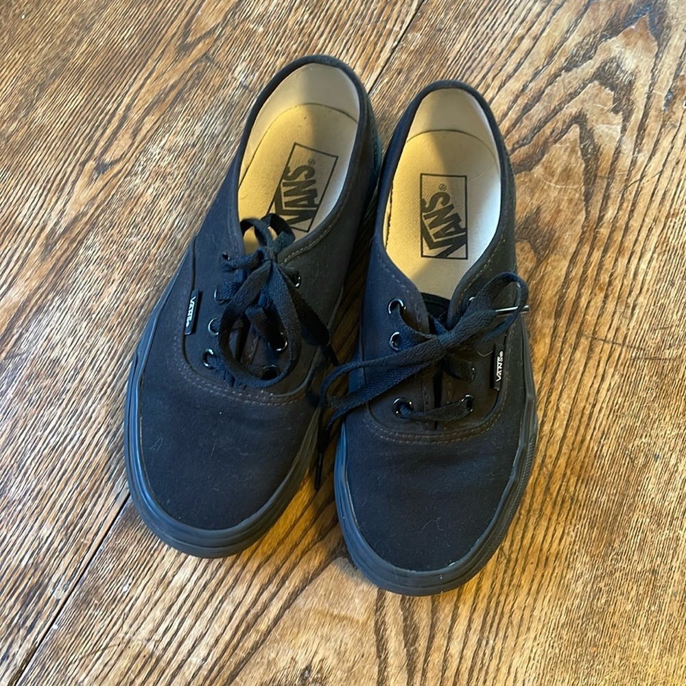 Vans black size 5.5 men, 7 women. Very light use